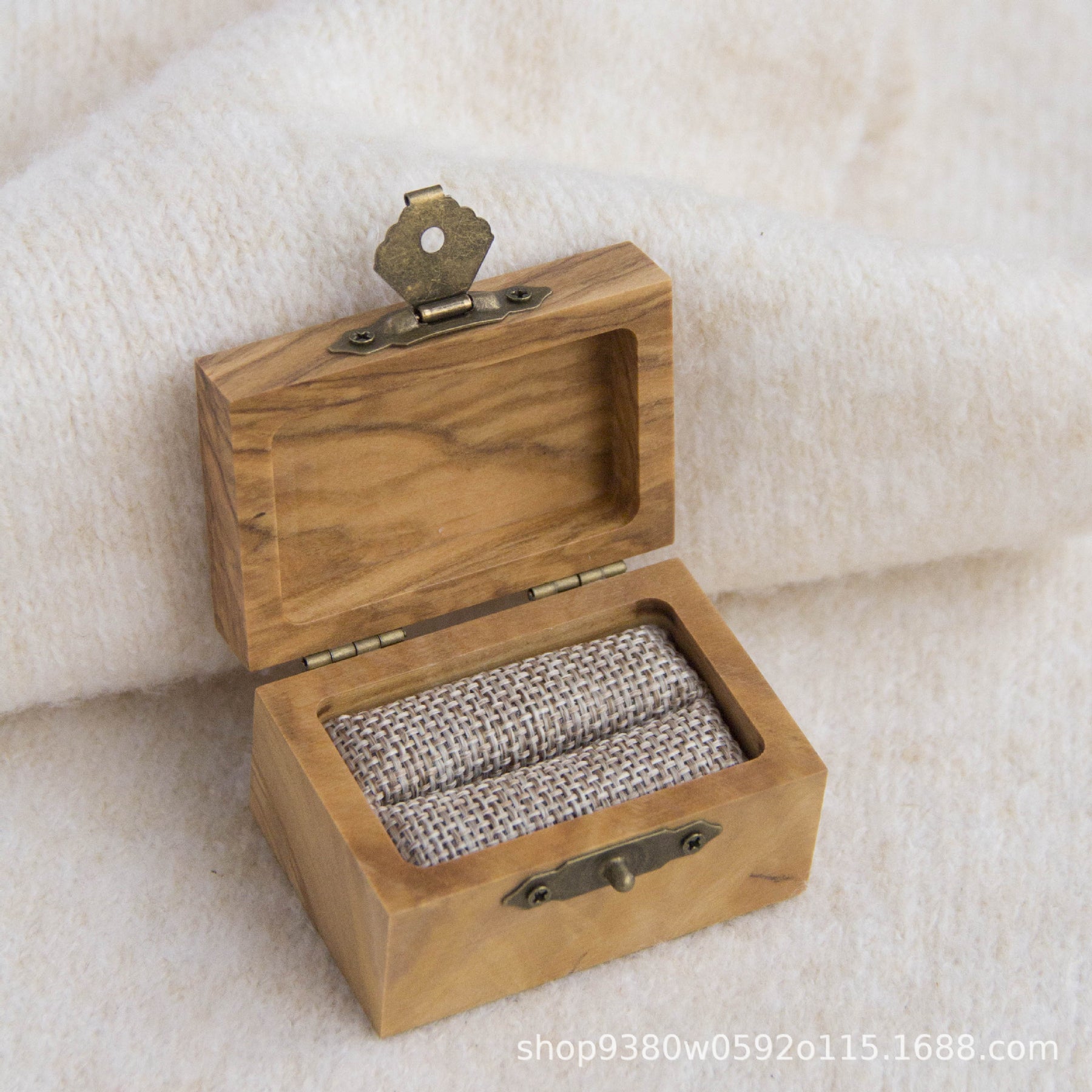 Vintage Solid Wood Ring Box | Acacia, Walnut or Olive Wood