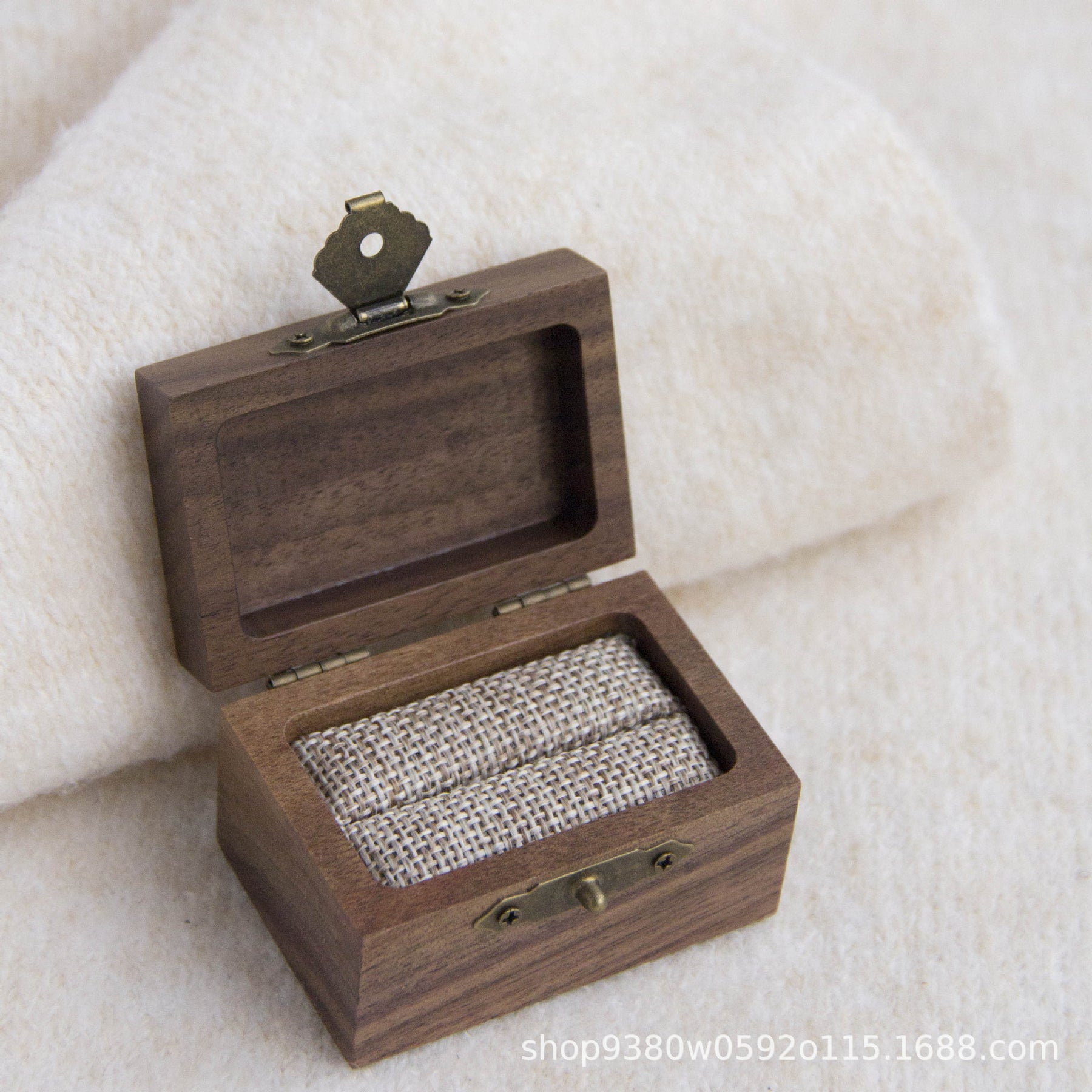Vintage Solid Wood Ring Box | Acacia, Walnut or Olive Wood