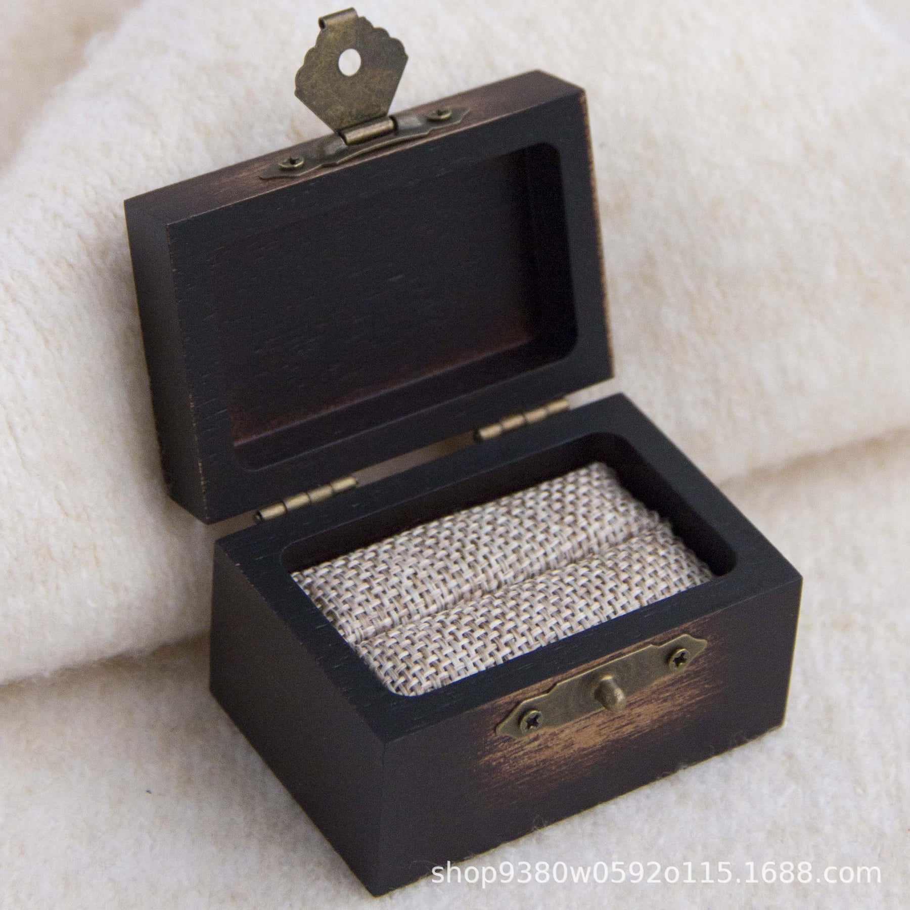 Vintage Solid Wood Ring Box | Acacia, Walnut or Olive Wood