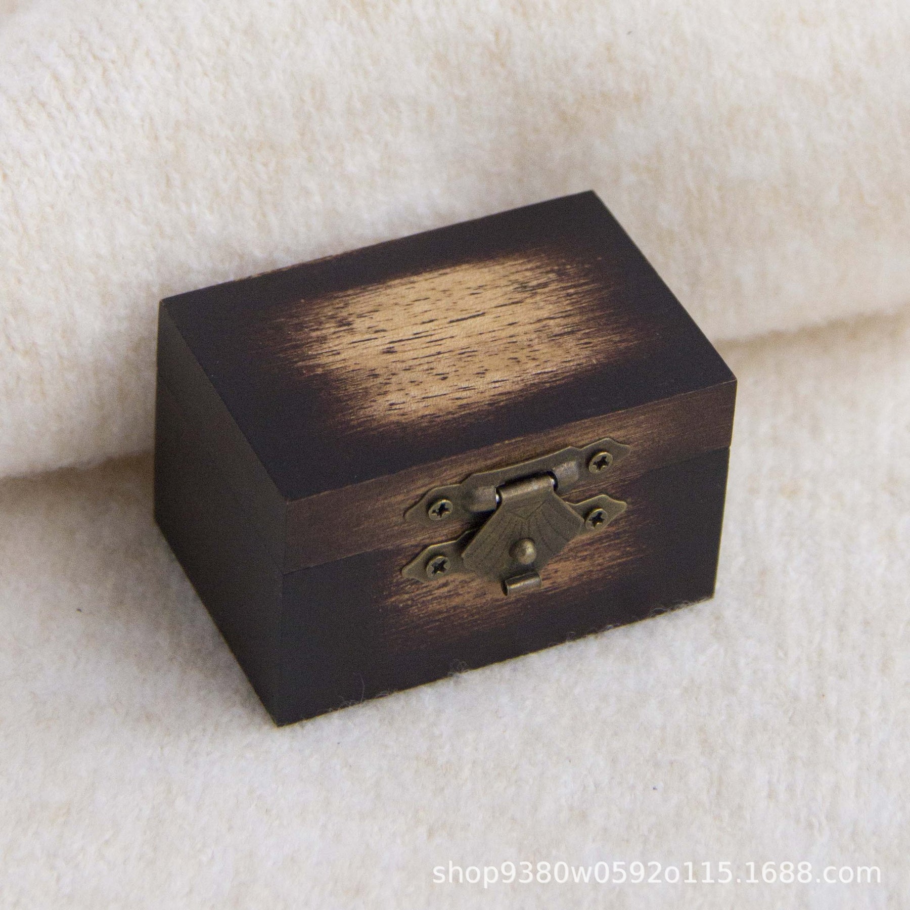 Vintage Solid Wood Ring Box | Acacia, Walnut or Olive Wood